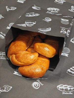 Хартия за закуски, черна маслоустойчива, с печат BAKERY  35*50 см - 500 бр